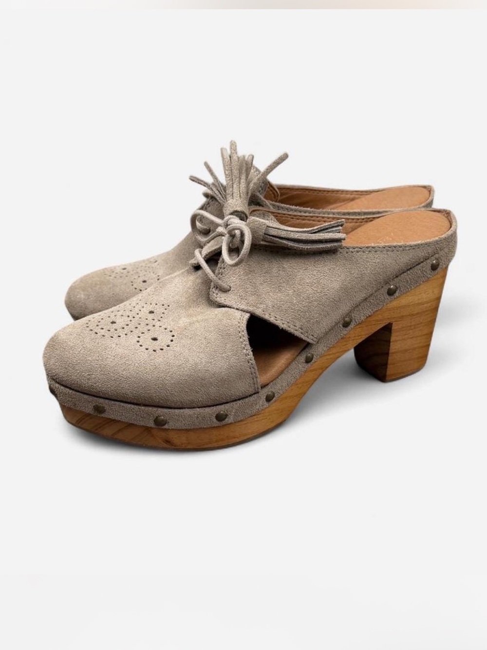 Pilcro Anthropologie Taupe Suede Kilty Clog Mules Wooden Heels size 7